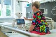 Interaktion Mensch - Roboter am Krankenbett.